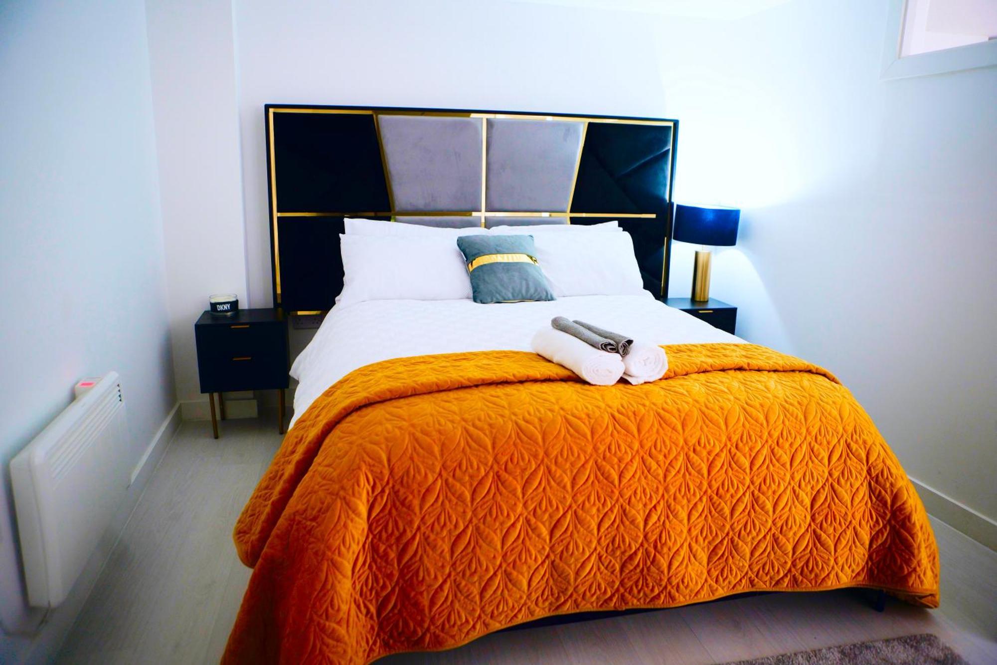Perfect 1 Bed Apartment Sleeps 5 1 Kingsize Bed 1 Double Sofabed One Single Mattress Free Parking Wifi Good Transport Network Shopping Holiday Makers Families Contractors In North London Enfield Eksteriør bilde